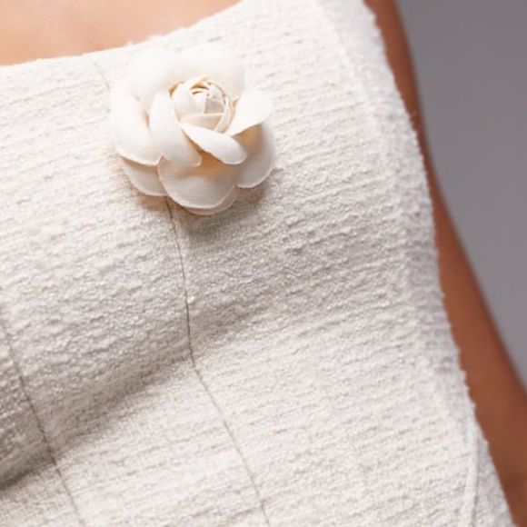 Heiress Beverly Hills cream boucle flower mini dress - Picture 5 of 5